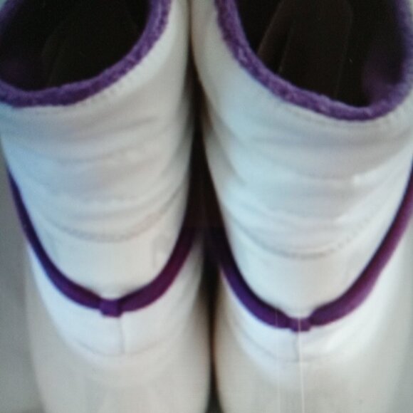 White Moon Boot Purple Laces EU 38 fits 7.5 - Picture 2 of 4